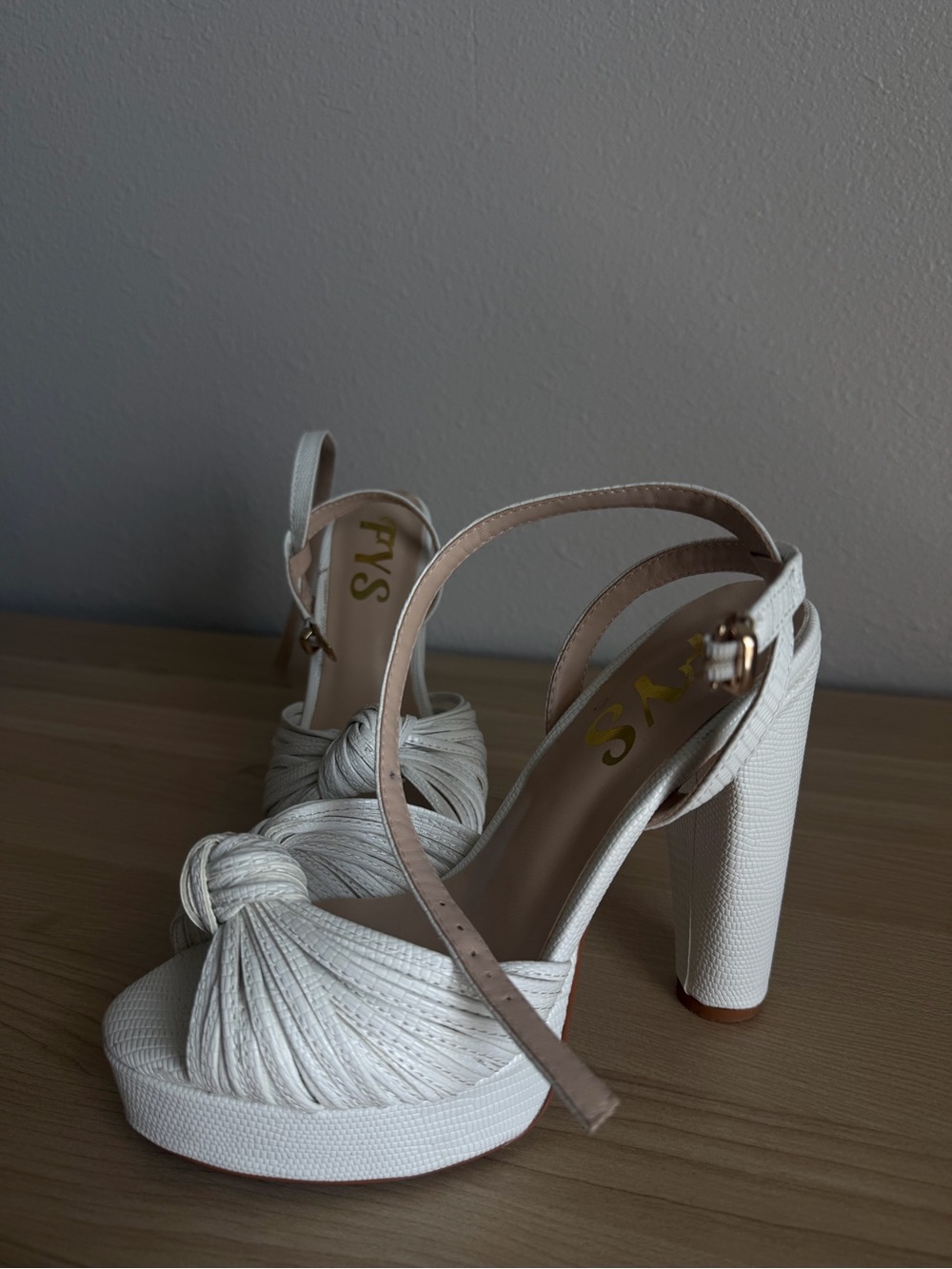 White Women's Knotted Platform Heeled Sandals